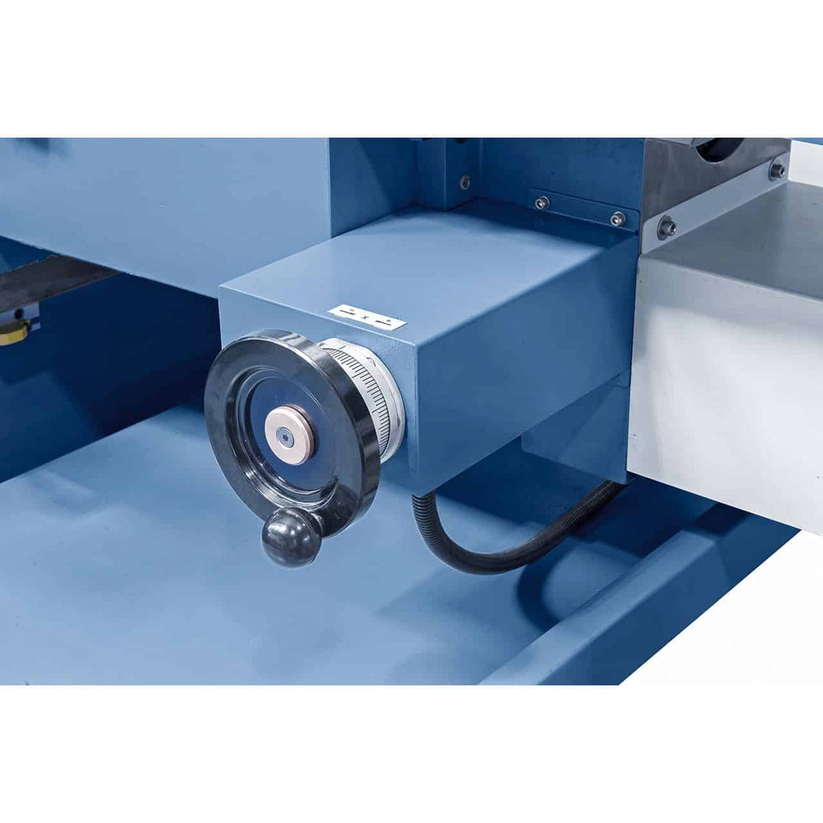 Bernardo BFM 2100 Servo Tischfräsmaschine – 2100 x 500 mm Tisch, ISO 50, 3-Achsen-Digitalanzeige