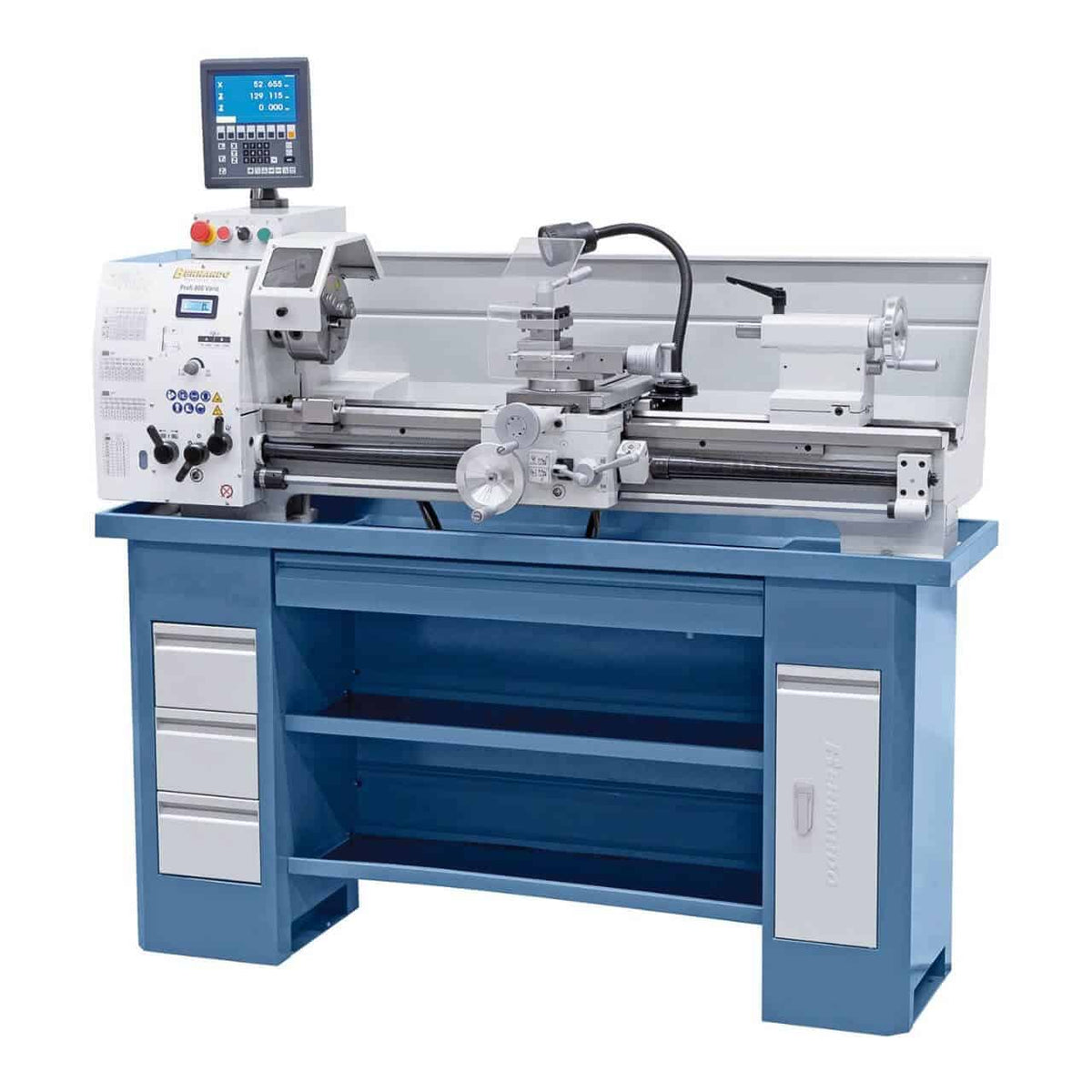 Tornio Bernardo Profi 900 Vario – 400 V, distanza punte 900 mm, mandrino 160 mm e display digitale a 2 assi per lavorazioni di precisione.