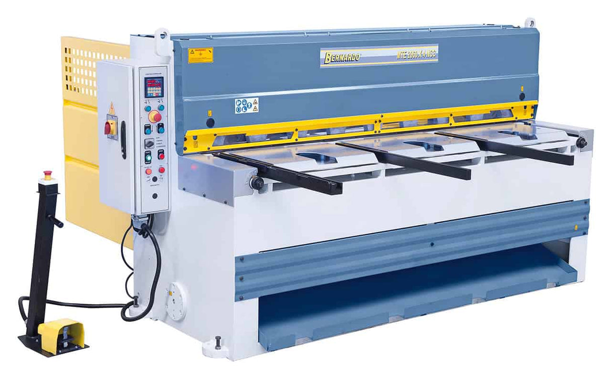 Bernardo MTE 2560 × 4 mm NCC Motorisierte Guillotine-Schere