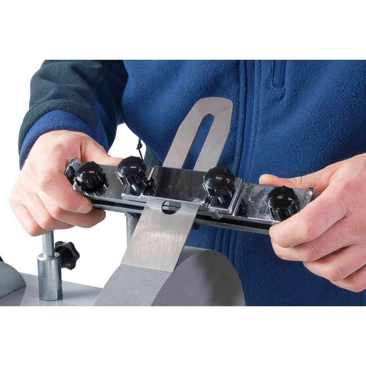 Accessorio per affilatrici NTS 250 Top e Vario, progettato per affilare con precisione coltelli, raschietti e utensili a taglio dritto con regolazione angolare.