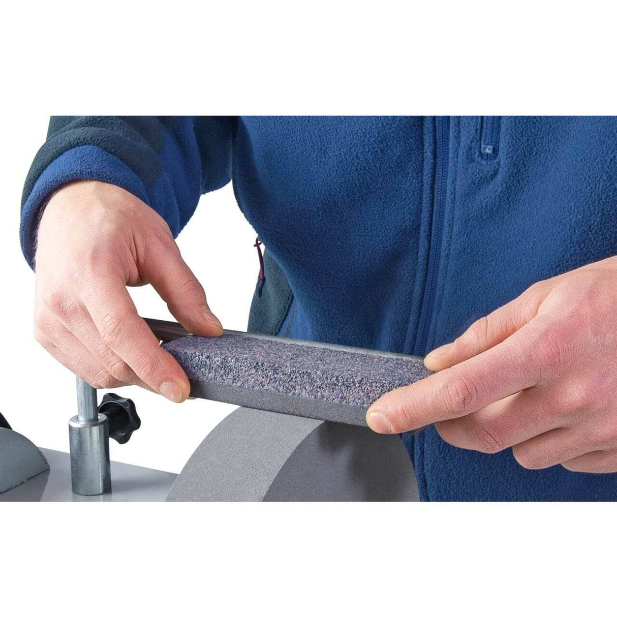 Disco abrasivo compatibile con affilatrici NTS 250, ideale per l’affilatura a freddo di coltelli, scalpelli e utensili da falegnameria.