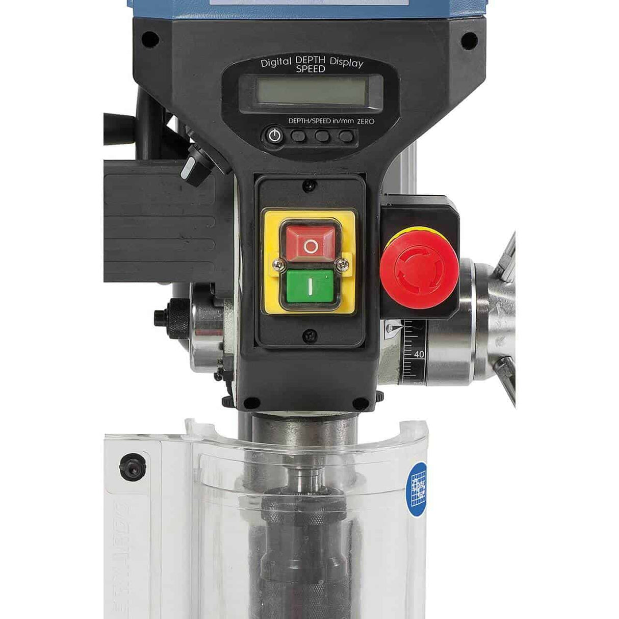 Trapano a colonna Bernardo SBM 20 Vario / 400 V con velocità Vario e laser – foratura Ø 20 mm, cono MT 2, velocità continua 400-1.950 rpm, distanza mandrino-tavola 690 mm, motore 0,90 kW 400V trifase, rotazione R/L, peso 68 kg