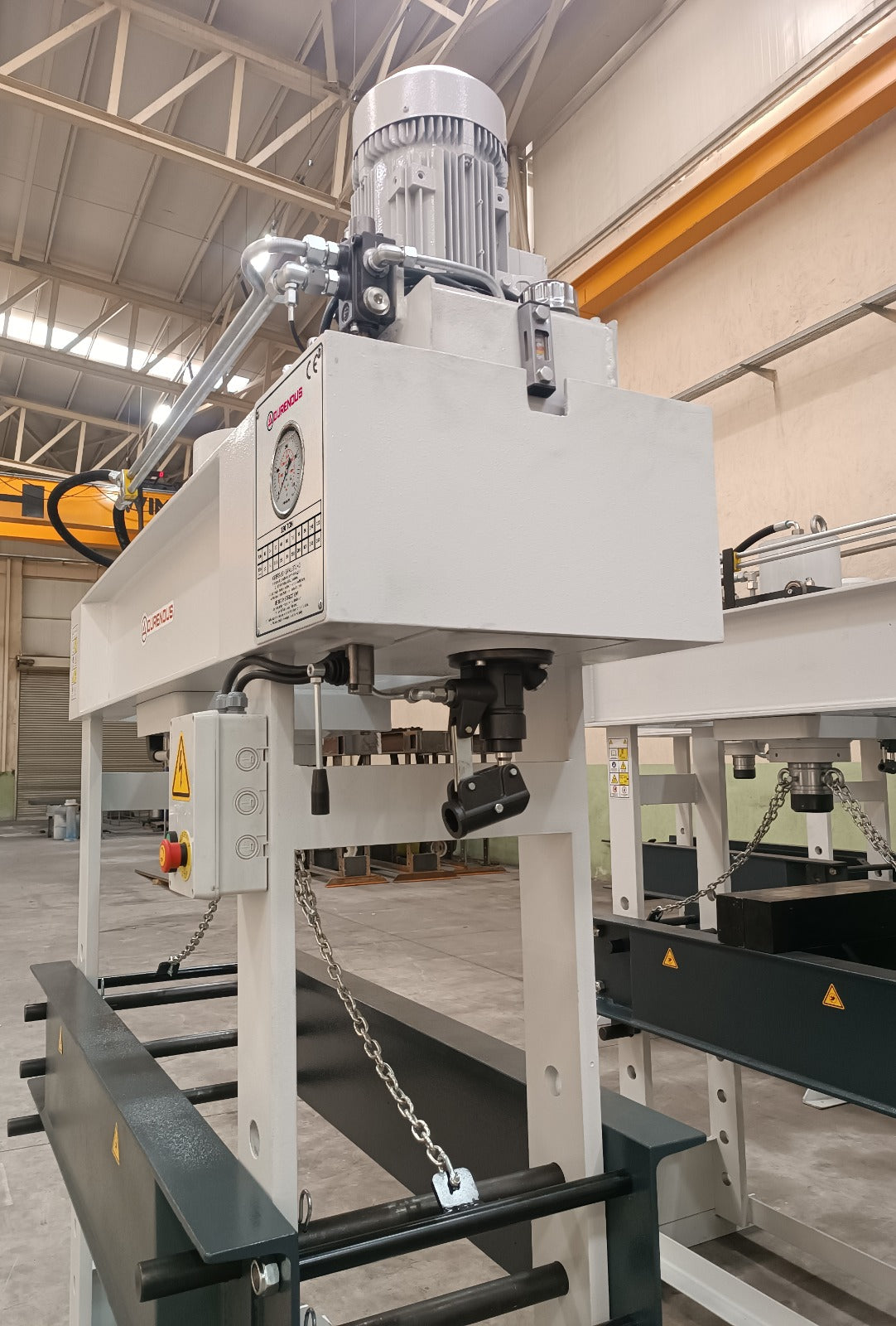 Pressa per lamiera Durendus Serie DW Pressa Idraulica 120 Ton con cilindro Scorrevole