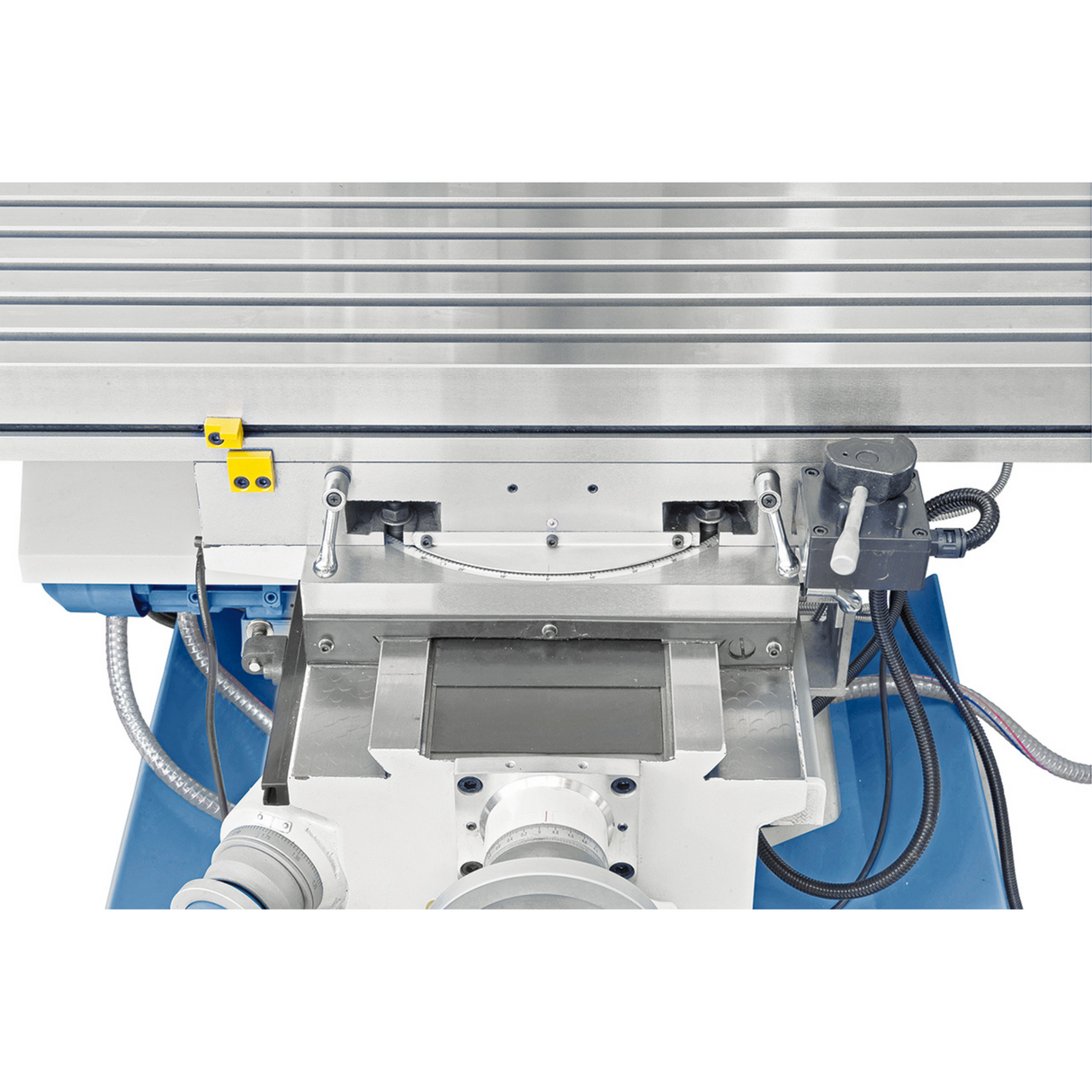 Bernardo UWF 90-1270 Universalfräsmaschine mit Digitalanzeige ES-12 H + pneumatischer Spannvorrichtung DIN 2080 – Tisch 1.270 × 280 mm, ISO 40, vertikale + horizontale Spindeln, 1,5 + 2,2 kW Motor, Gewicht 1.300 kg