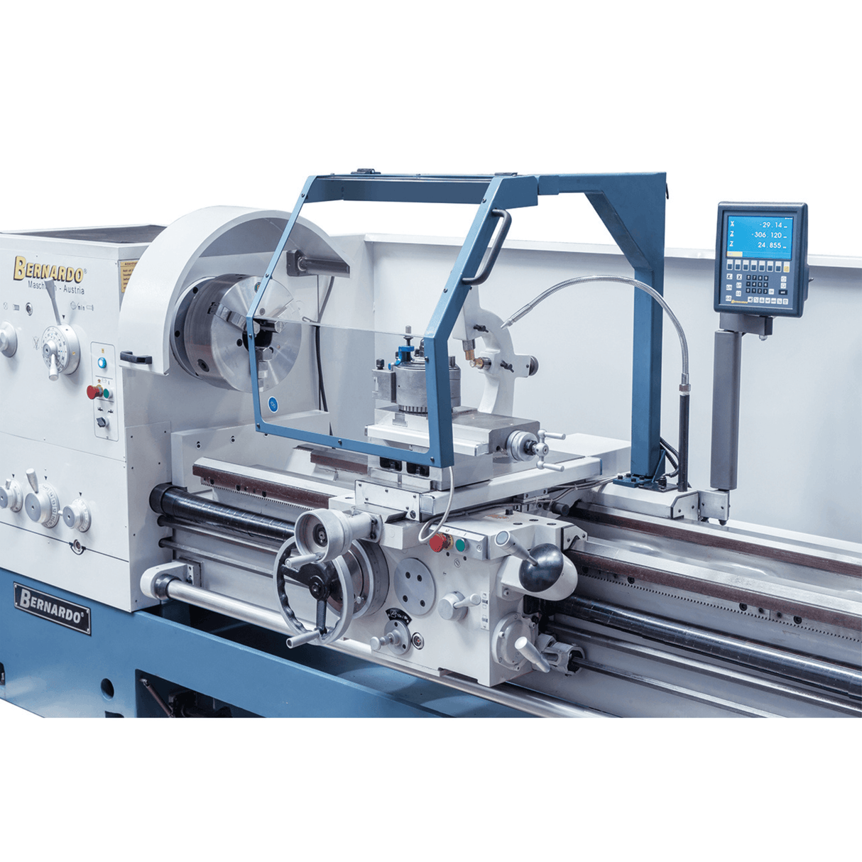 Bernardo Goliath 660 × 1.500 Industriedrehmaschine mit 3-Achs-Digitalanzeige ES-12 V – Spitzenweite 1.500 mm, Ø 660 mm am Bett, Spindelbohrung Ø 105 mm D1-8, 9-kW-Motor mit CE-Magnetbremse, Gewicht 3.630 kg