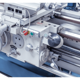 Bernardo Goliath 660 × 1.500 Industriedrehmaschine mit 3-Achs-Digitalanzeige ES-12 V – Spitzenweite 1.500 mm, Ø 660 mm am Bett, Spindelbohrung Ø 105 mm D1-8, 9-kW-Motor mit CE-Magnetbremse, Gewicht 3.630 kg