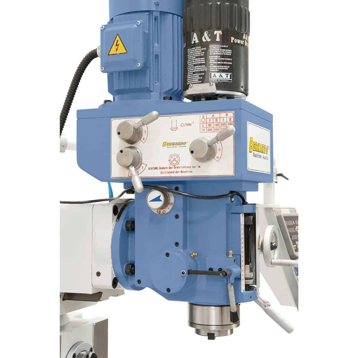 Bernardo UWF 95 N Universalfräsmaschine – ISO 40, pneumatische Spannvorrichtung DIN 2080, 1.600×360 mm Tisch, 2,2+2,2 kW Motoren, 3-Achs-Digitalanzeige, Gewicht 2.200 kg