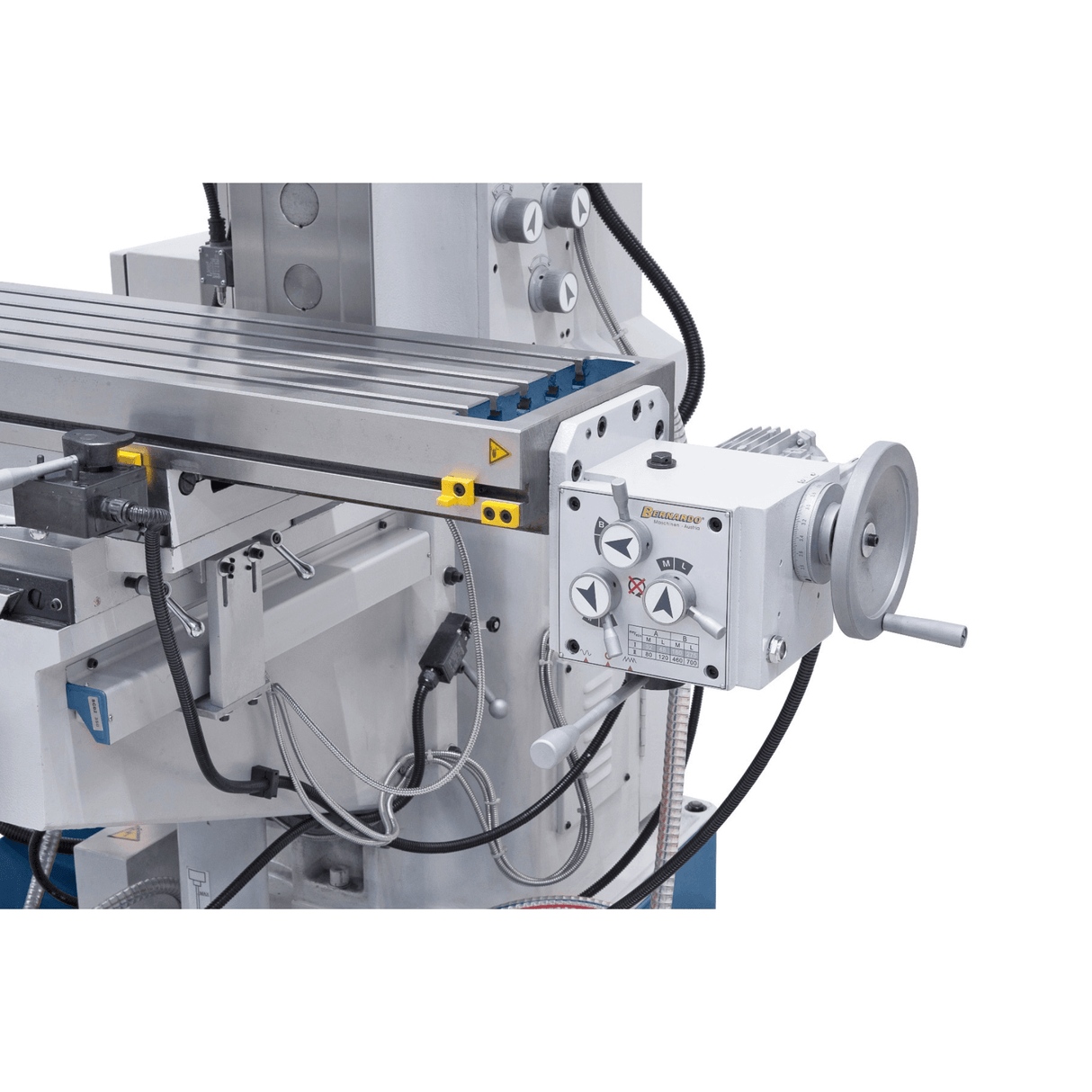 Fresatrice universale Bernardo UWF 90 V – ISO 40, doppio mandrino, tavola 1.270×280 mm, motori 2,2+2,2 kW, DRO 3 assi ES-12 H
