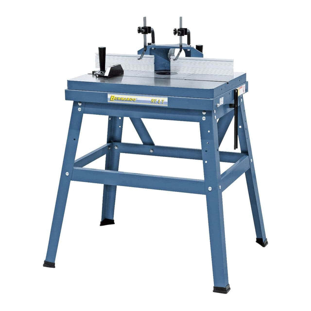 Banco fresatrice Bernardo RT 3 T con piano da 780 x 505 mm e tavolo inclinabile 0°-45°, ideale per fresature precise e versatili.