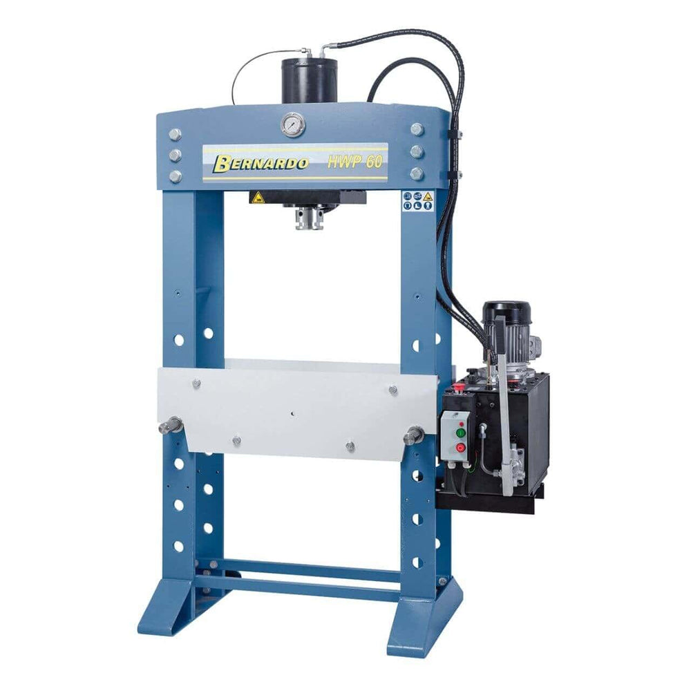 Pressa idraulica Bernardo HWP 60 da 60 ton, con piano regolabile e manometro integrato, ideale per officine e reparti manutenzione.