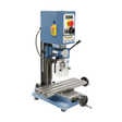 Trapano-fresatrice Bernardo KF 10 HS con tavola 400 x 145 mm, range di velocità 100–5000 rpm, guida a coda di rondine e struttura in ghisa compatta.