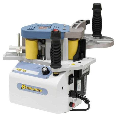 Bernardo PEB 300 S con kit completo per bordatura professionale di pannelli in ABS, PVC e melaminico, adatta a lavorazioni mobili e stazionarie.