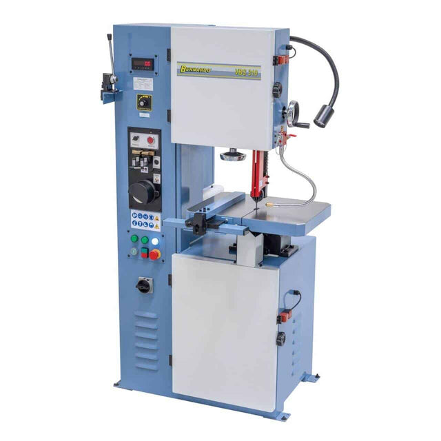 Sega a nastro verticale Bernardo VBS 310 con tavolo in ghisa inclinabile, velocità variabile, saldatrice lama e microrefrigerazione.