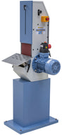 Lucidatrice industriale Bernardo VBM 200 x 2000 con nastro abrasivo da 200 x 2000 mm, tavolo inclinabile e aspirazione integrata.