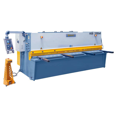 Cesoia idraulica Bernardo HSB 3200 x 8 con arresto CNC, motore da 11 kW e bracci di supporto frontali per pannelli di grandi dimensioni.