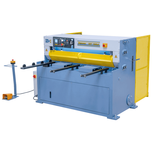 Cesoia idraulica Bernardo HST 1300 x 4 con arresto CNC, pressore automatico e motore da 5,5 kW per tagli precisi fino a 4 mm.