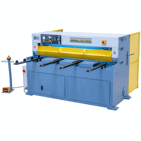 Cesoia idraulica Bernardo HST 1600 x 6 con arresto CNC, pressore automatico e bracci di supporto, ideale per tagli fino a 6 mm.