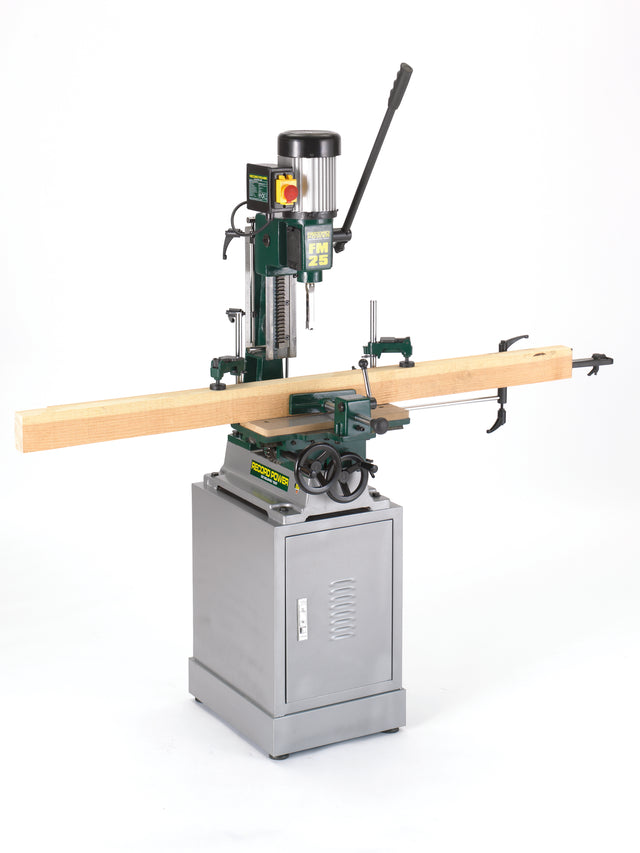 Vista della mortasatrice da banco Record Power FM25 con struttura in ghisa, tavola scorrevole su cremagliera, morsa rapida e motore a induzione da 1 HP.