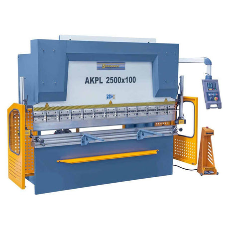 Pressa piegatrice idraulica Bernardo AKPL 2500 x 100 con controllo E21S, utensili inclusi e sistema di sicurezza SDKELI.