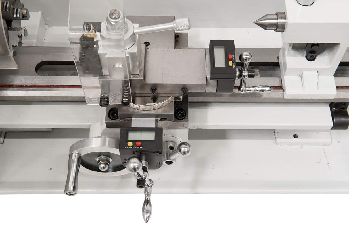 Bernardo Hobby 350 VDM Metalldrehmaschine – 350 mm Spitzenweite, digitale Drehzahlanzeige + Schlitten, automatischer Vorschub, 0,35 kW Motor, 230 V Einphasenstrom, Gewicht 44 kg