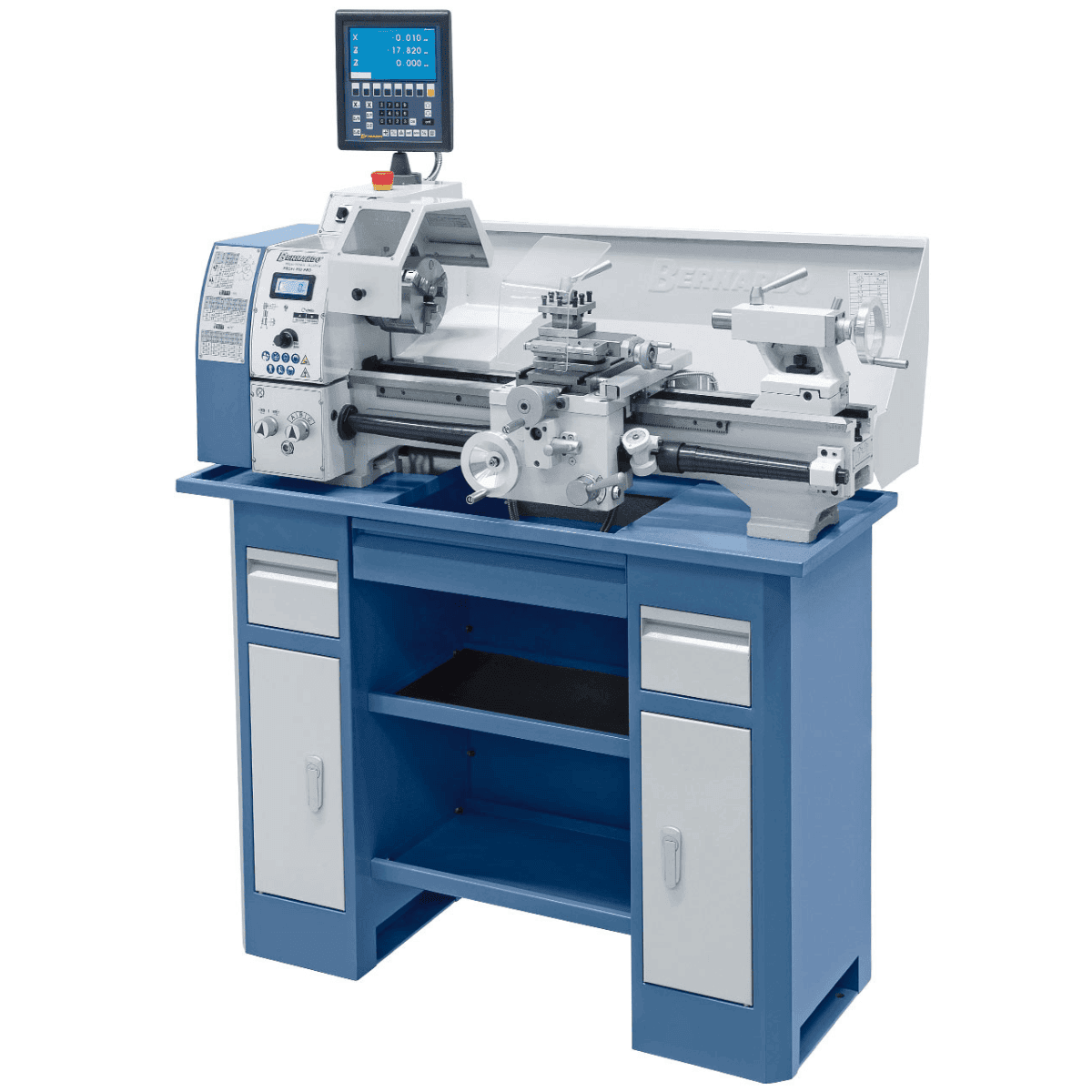 Il tornio Bernardo Profi 550 PRO trifase, dotato di display digitale a 2 assi, inverter di frequenza e struttura compatta, progettato per lavorazioni precise su pezzi medio-piccoli.