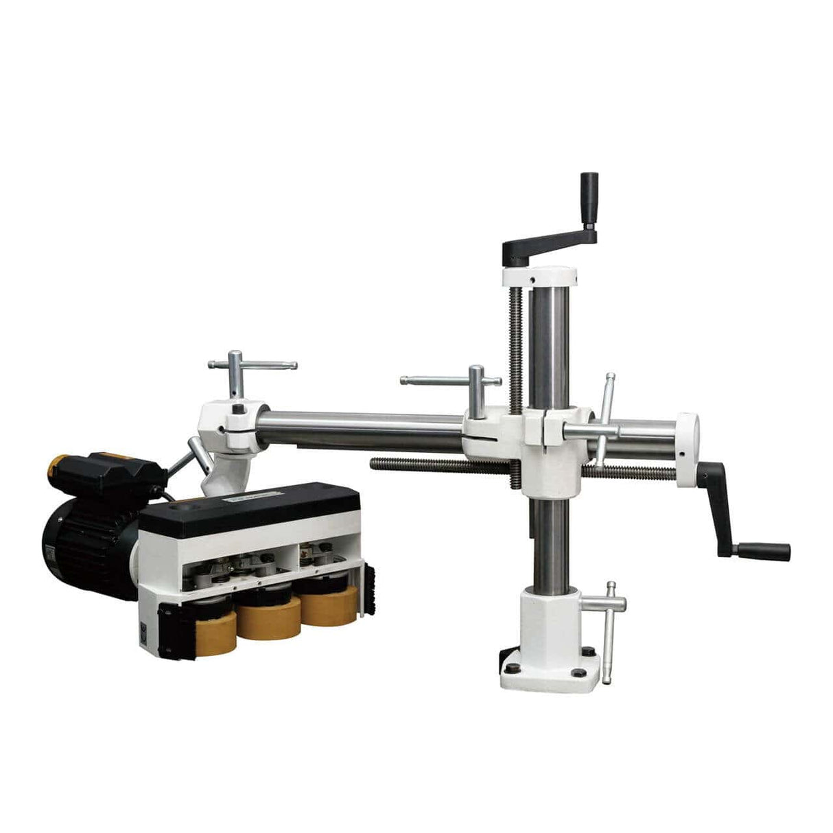 Trascinatore Bernardo AF 32 – 400 V con 3 rulli di avanzamento e 4 velocità selezionabili, ideale per falegnameria professionale.