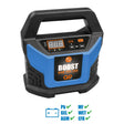 Caricabatterie automatico Güde GAB 12V-15A-BOOST con scocca blu e nera, display LED digitale, pannello di controllo con tasti Volt/Amp/on-off, maniglia ergonomica, morsetti completamente isolati, controllo della temperatura durante la ricarica, funzione BOOST 15 A per 300 secondi e presa accendisigari 12 V; compatibile con batterie PB, GEL, AGM, MF, WET ed EFB